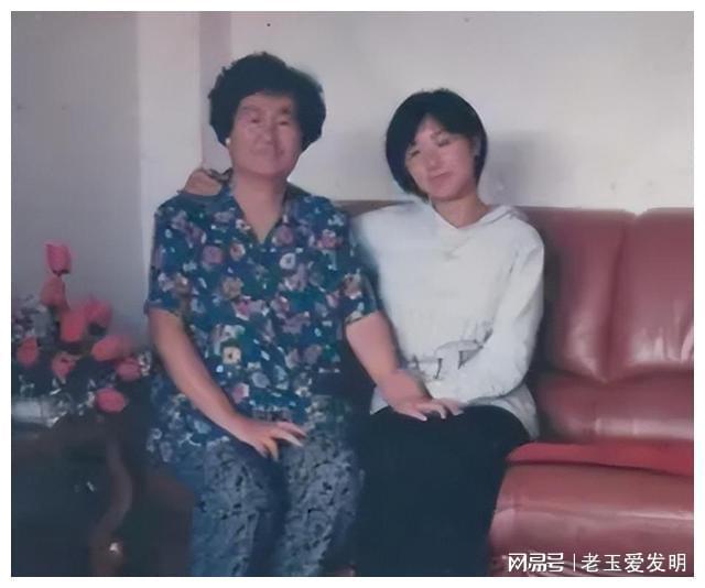 九游娱乐平台：独生女曹茜：家人借钱供她出国留学她却多年不回来究竟为什么(图3)