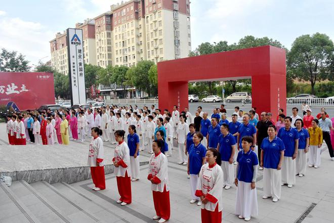 九游娱乐：潢川县开展健身气功类社会体育指导员继续教育培训活动(图2)