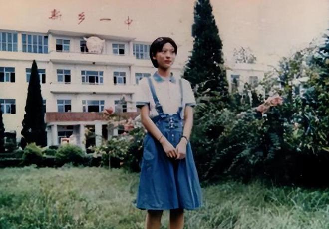 九游娱乐网站：那个14岁以750分上清华的女孩出国留学不愿回国现状让人感慨(图2)
