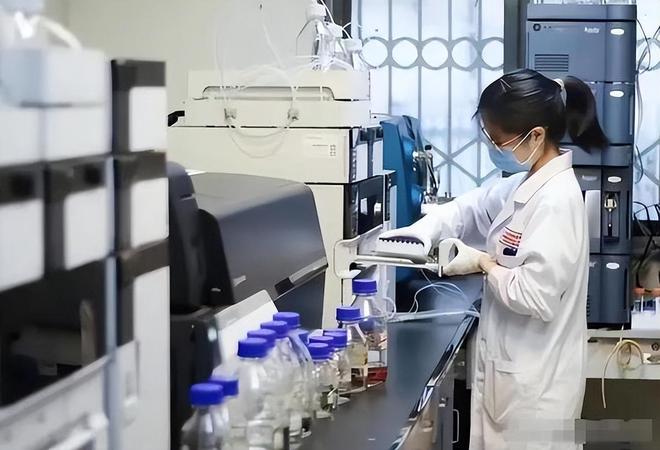 九游娱乐网站：那个14岁以750分上清华的女孩出国留学不愿回国现状让人感慨(图6)