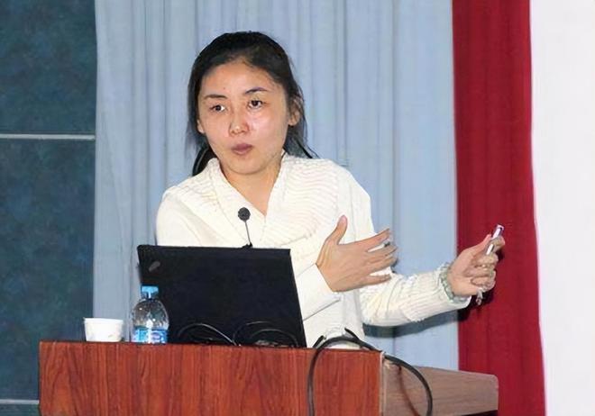 九游娱乐网站：那个14岁以750分上清华的女孩出国留学不愿回国现状让人感慨(图7)