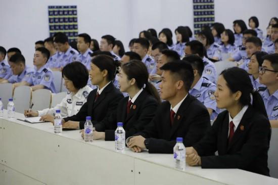 九游娱乐网站：长春净月区人民法院走进吉林警察学院开展法治教育培训(图2)
