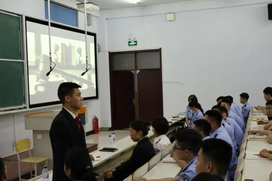 九游娱乐网站：长春净月区人民法院走进吉林警察学院开展法治教育培训(图4)