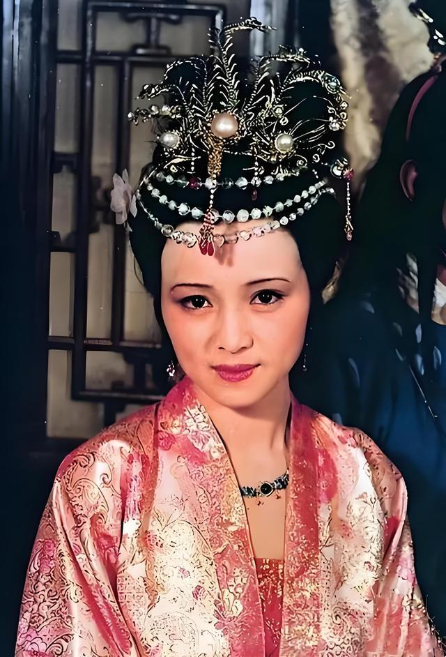 九游娱乐网站：她是“红楼第一美”当红时赴美留学消失30年后如今怎样了？(图2)
