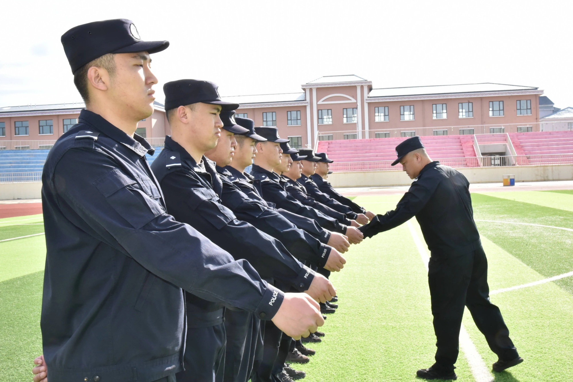 九游娱乐平台：鄂伦春自治旗公安局“夏季教育训练综合培训班”圆满结业(图2)