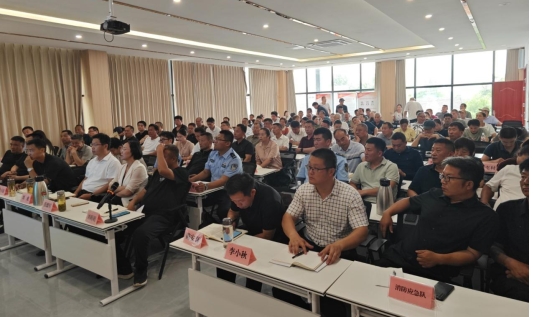 九游娱乐网站：济宁市微山县南阳镇召开安全生产警示教育约谈暨安全培训会议(图2)