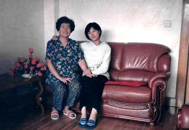 九游娱乐网站：回顾曹茜：父母送她出国留学却21年拒见患癌父母到底是为什么？(图6)