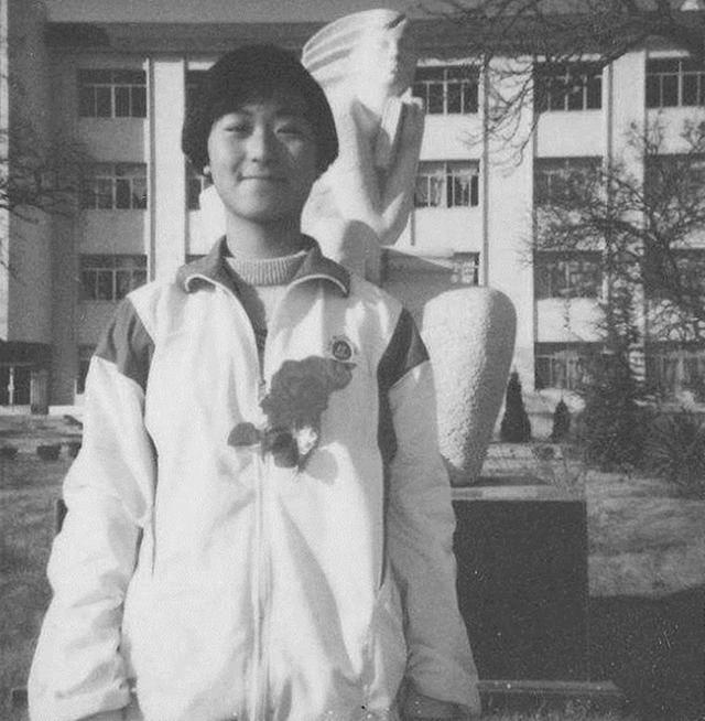 九游娱乐网站：回顾曹茜：父母送她出国留学却21年拒见患癌父母到底是为什么？(图5)