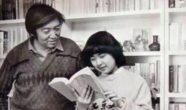 九游娱乐：回顾“北大才女”田晓菲：19岁出国留学留美嫁53岁导师现状如何(图4)