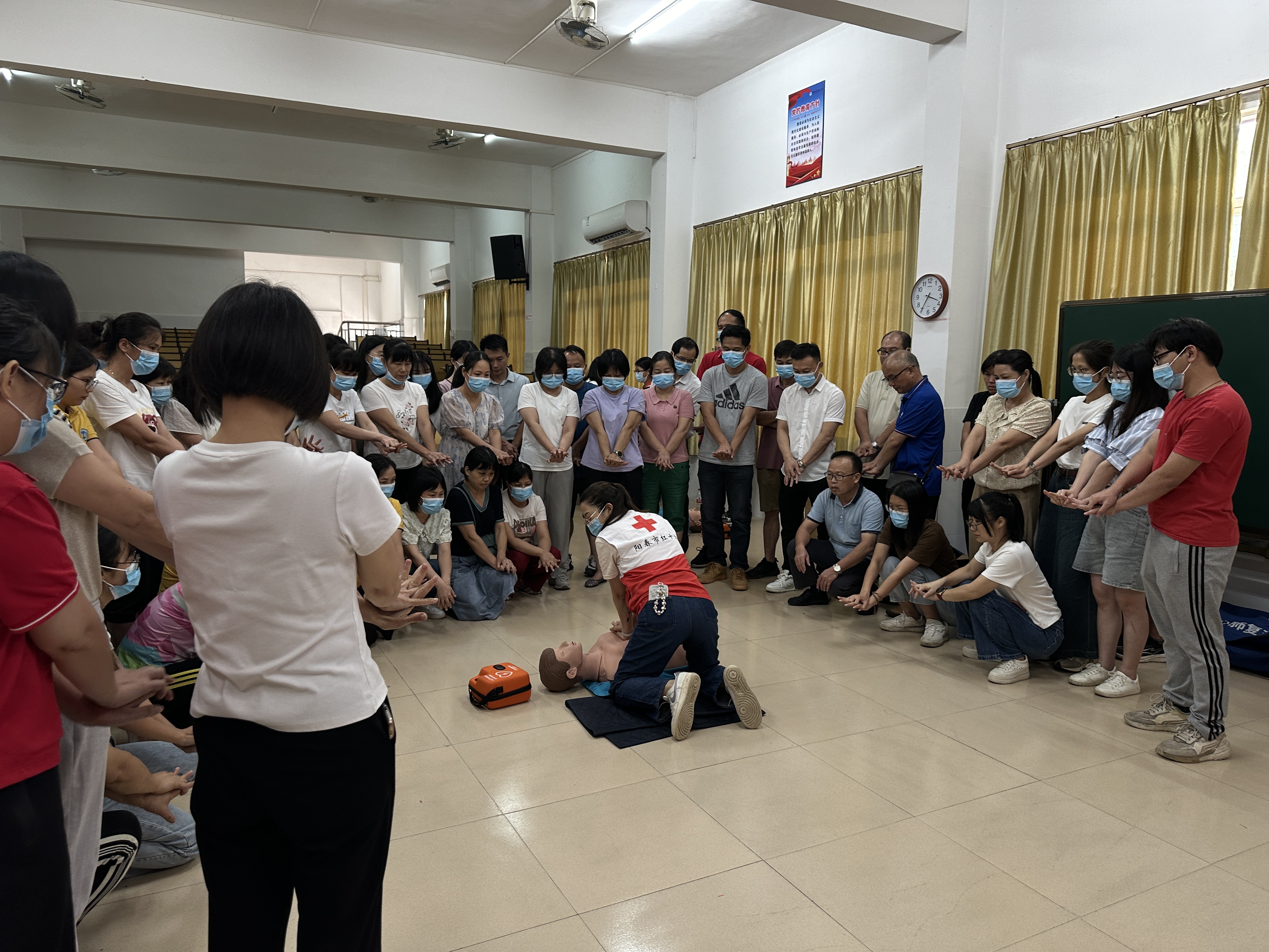 九游娱乐：合水镇开展2024年“生命教育救在身边”应急救护知识培训班(图3)