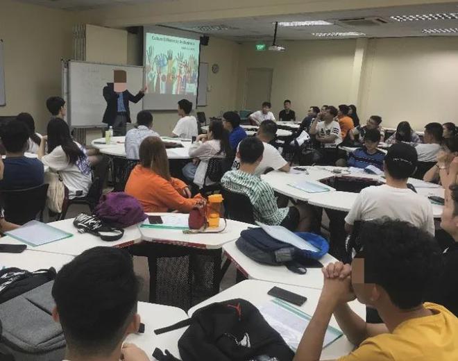 九游娱乐：高考失利后不发愁！有5条出路可选！留学新加坡的优势最大(图5)