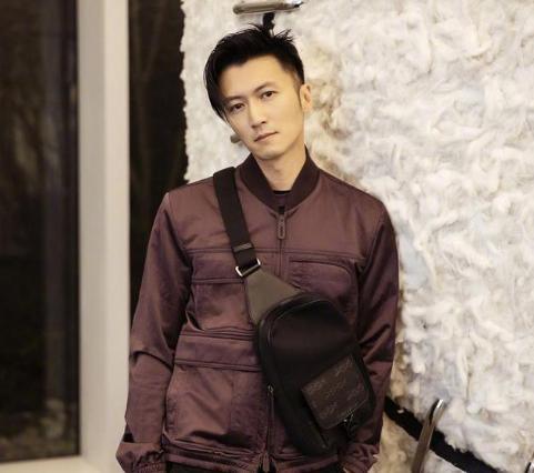 九游娱乐：回顾：孕妇产下四胞胎政府赞助他们出国留学如今老板是谢霆锋(图6)