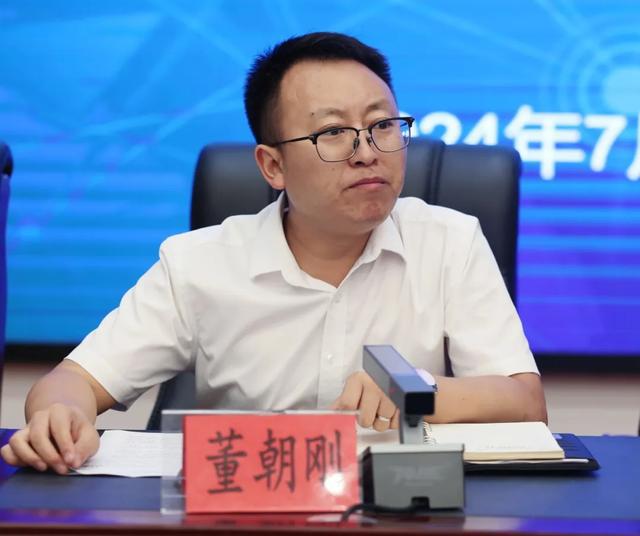 九游娱乐平台:广元东城实验初中教育集团开展了“第二届青年教师培训”系列活动(图2)
