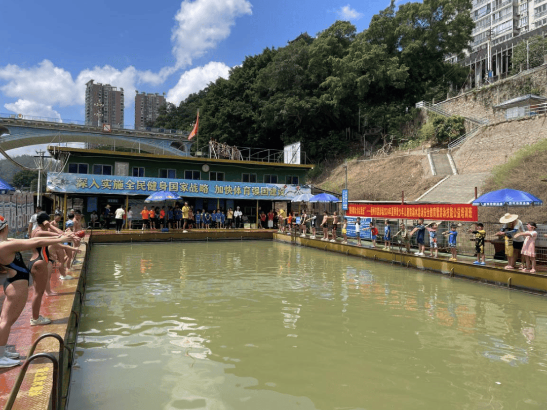 九游娱乐：“服务群众你点我送”丨梧州市游泳场组织开展2024年夏季青少年儿童防溺水游泳安全教育暨技能公益培训活动(图2)