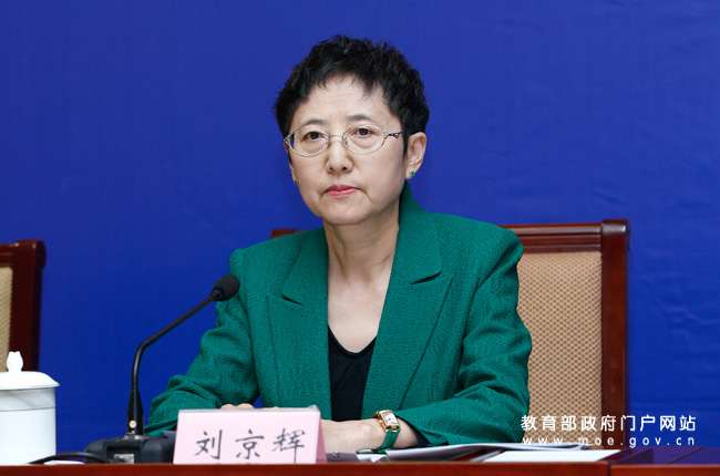 九游娱乐平台：介绍十八大以来出国、来华留学工作有关情况(图3)