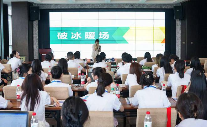 九游娱乐网站：绵阳城市学院组织新进教师开展专项研修提升教育教学能力(图3)