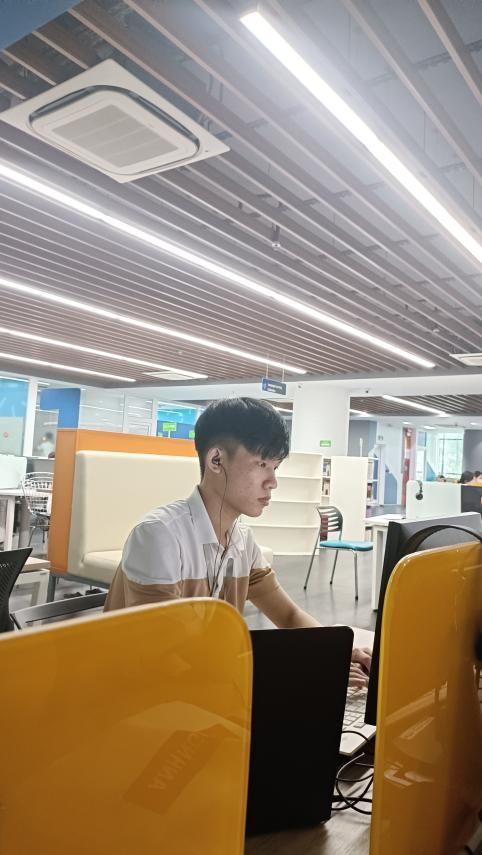 九游娱乐：我越南人不顾母亲反对到中国留学坐高铁感受中国速度太震撼(图7)