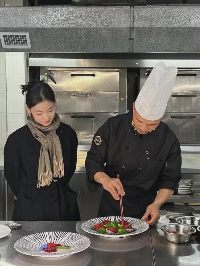 九游娱乐平台：“985学霸留学花30万回国工资5500”冲上热搜：笑话她的人是真傻(图6)