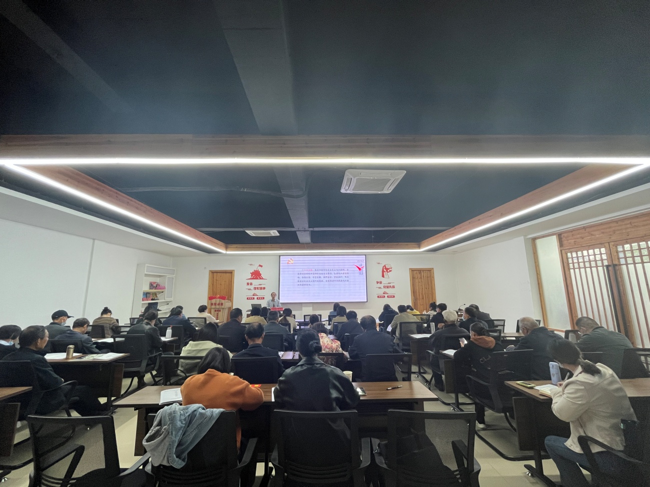九游娱乐网站：徽州区：建好非公党建实训基地提升“两企三新”党员教育培训实效(图2)