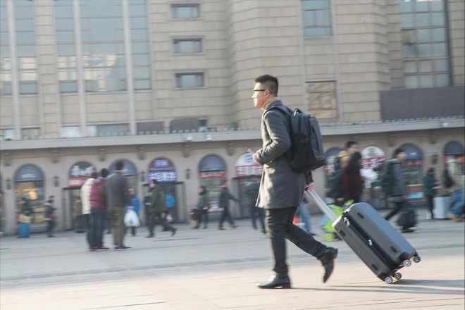 九游娱乐网站：得知邻居晚年的悲剧后我宁愿儿子在家啃老也不想送他出国留学(图5)