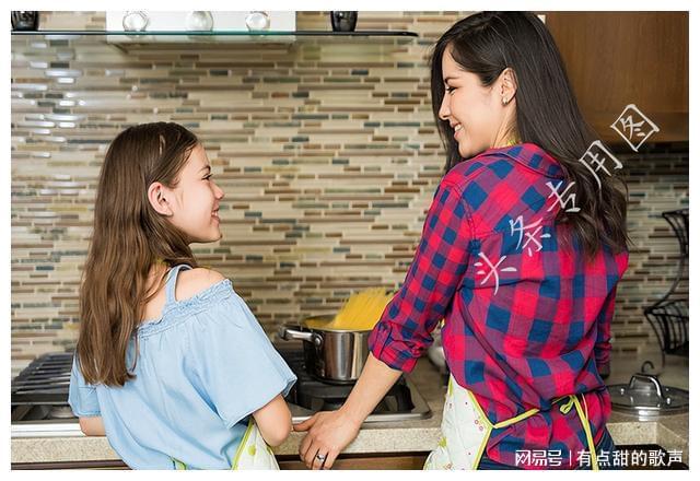九游娱乐网站：我小区的那对退休老夫妻儿子出国留学他们晚年的结局让人泪目(图5)