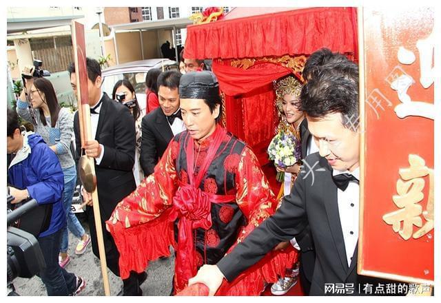 九游娱乐网站：我小区的那对退休老夫妻儿子出国留学他们晚年的结局让人泪目(图6)