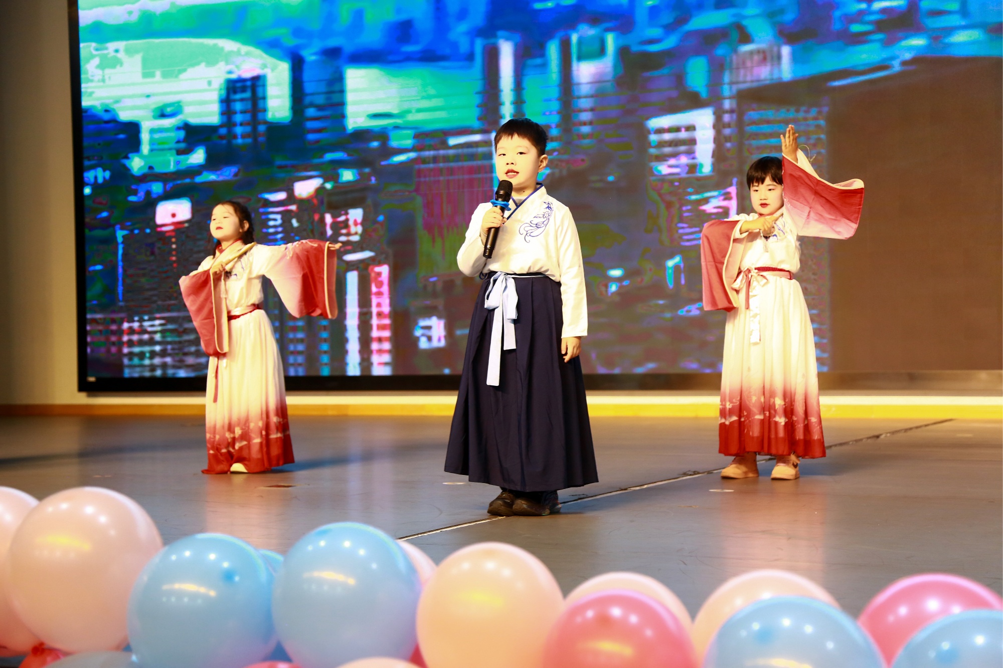 九游娱乐网站：普特融合多才多艺这场文艺汇演背后的故事不简单(图3)