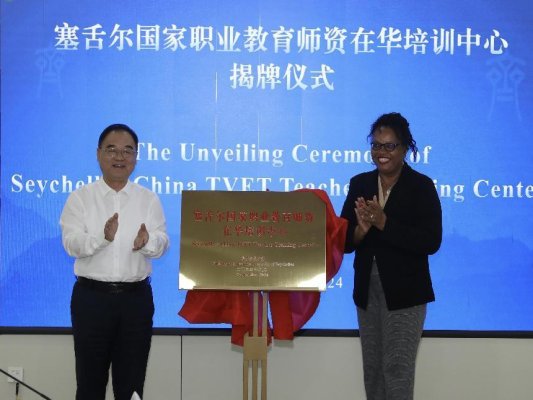 九游娱乐平台:塞舌尔国家职业教育师资在华培训中心在淄博职业学院成立(图2)
