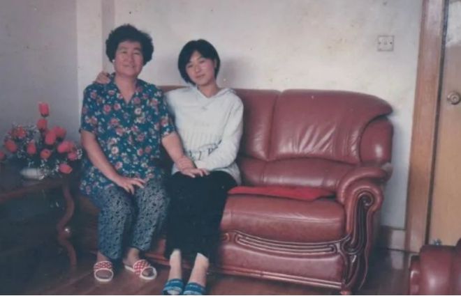 九游娱乐：辽宁夫妇送女出国留学14年杳无音讯患癌后才知她已是德国教授(图7)