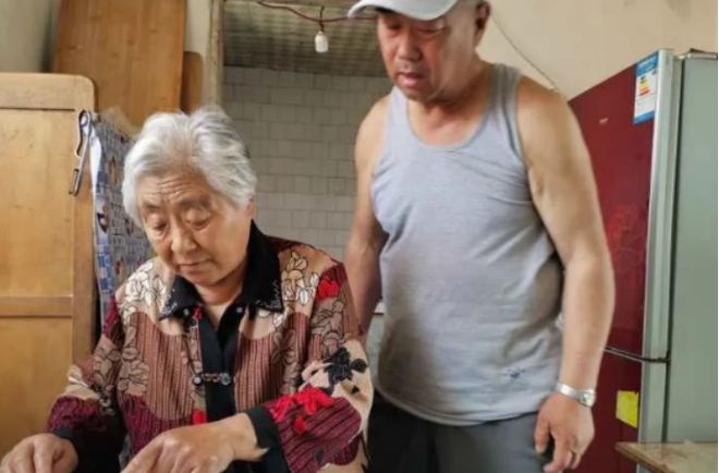 九游娱乐：辽宁夫妇送女出国留学14年杳无音讯患癌后才知她已是德国教授(图9)