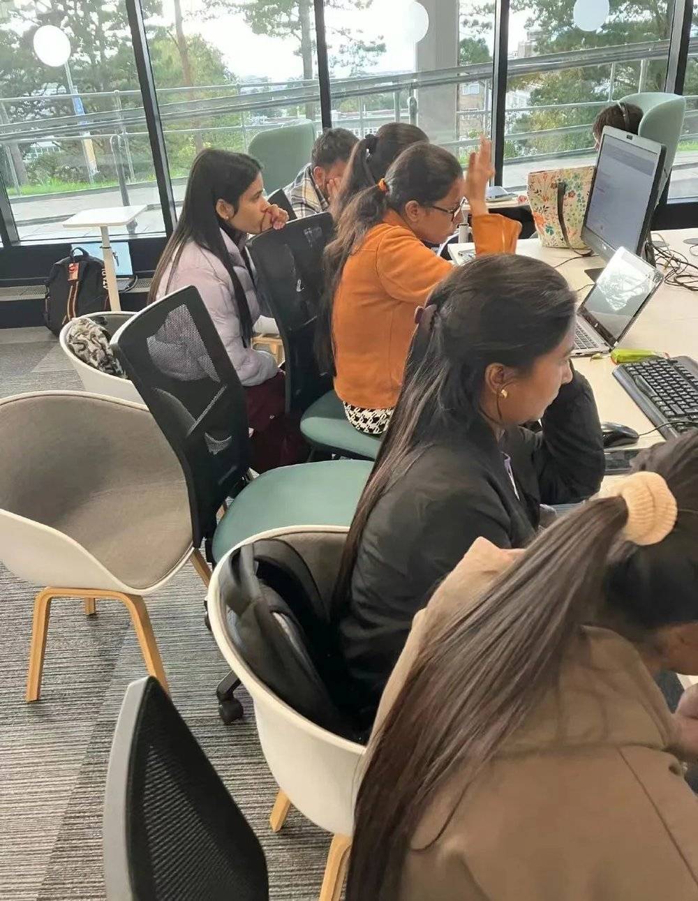 九游娱乐平台：中国“穷鬼”留学生正在涌入英国(图8)