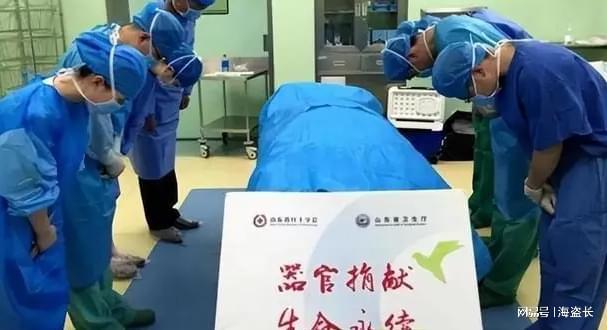 九游娱乐平台：29岁硕士生因病离世临终前告诉奶奶出国留学了奶奶：心都碎了(图2)