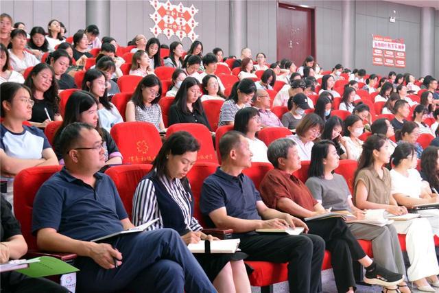 九游娱乐平台：渭南初级中学组织开展2024暑期教师培训工作(图4)