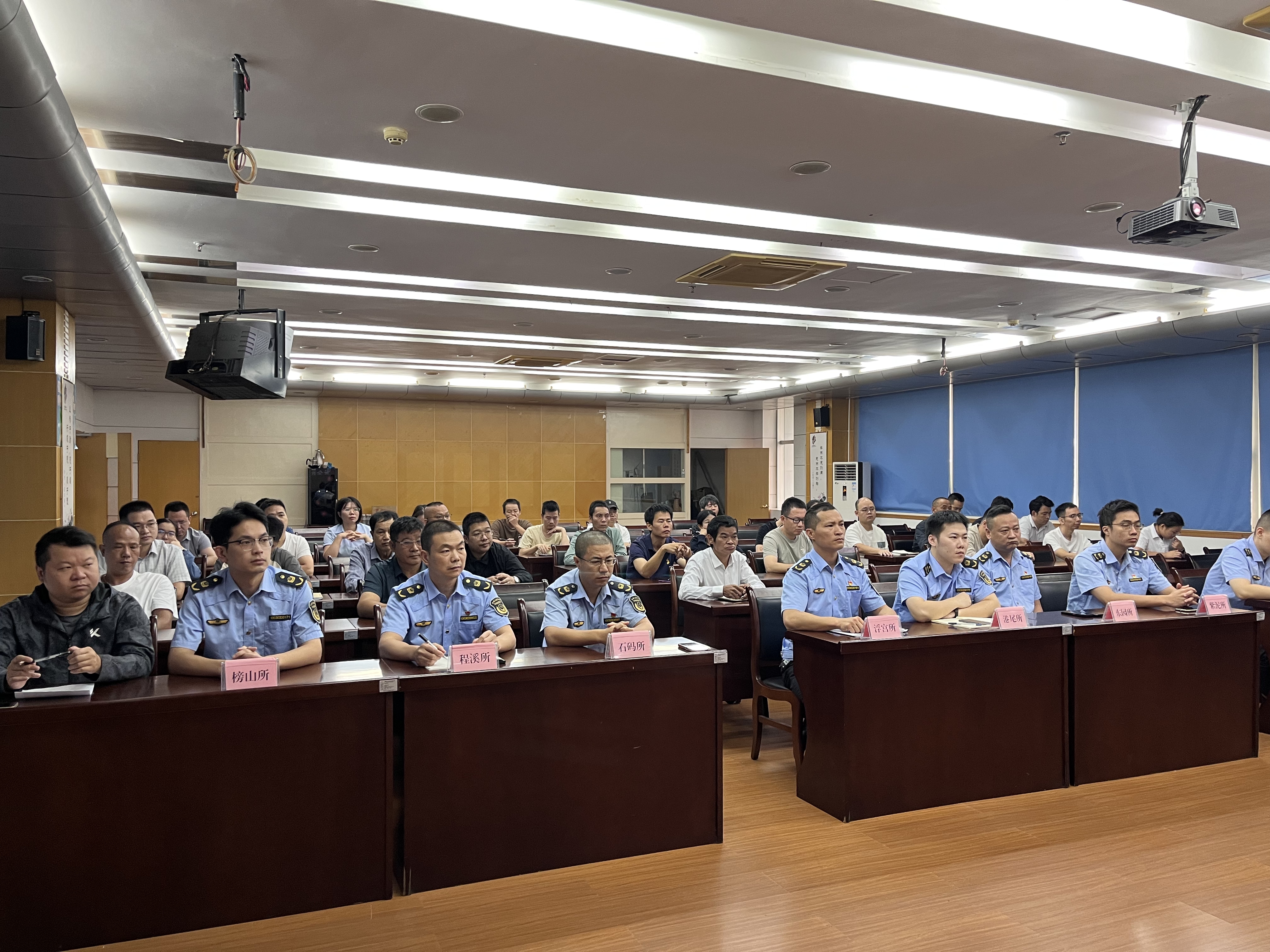 九游娱乐：福建省漳州市龙海区市场监督管理局召开特种设备使用单位“百千万”安全教育培训(图2)