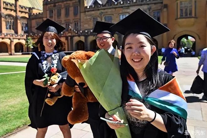 九游娱乐网站：中国赴美留学人数骤降9成！美专家：美国科研发展离不开中国学生(图10)