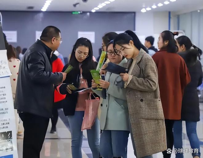 九游娱乐网站：中国赴美留学人数骤降9成！美专家：美国科研发展离不开中国学生(图13)