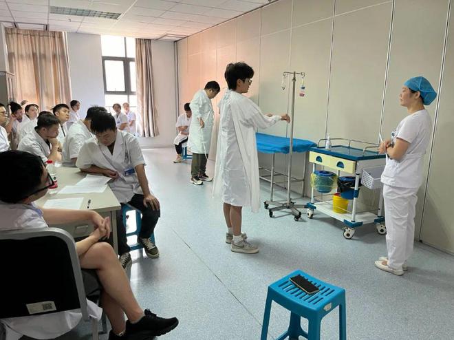 九游娱乐平台：共筑梦想起航未来——2024年我院住院医师规范化培训入院教育圆满完成(图4)