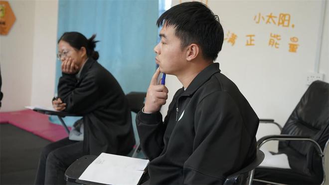 九游娱乐网站:李锋教育心理老师研讨会再启侯老师分享专业培训心得(图2)