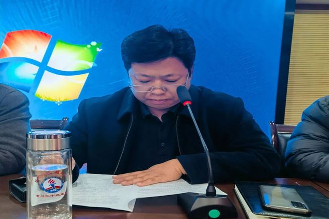 九游娱乐网站：小雪映征程奋进正当时——潢川三中召开期中工作总结部署会(图3)