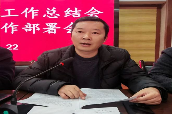 九游娱乐网站：小雪映征程奋进正当时——潢川三中召开期中工作总结部署会(图5)