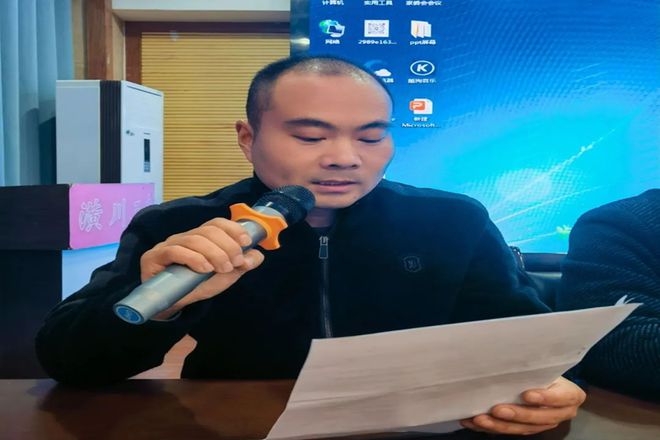 九游娱乐网站：小雪映征程奋进正当时——潢川三中召开期中工作总结部署会(图4)