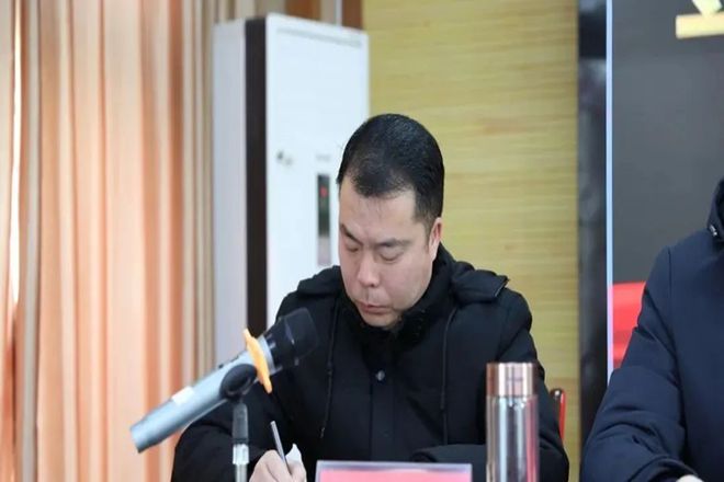 九游娱乐网站：小雪映征程奋进正当时——潢川三中召开期中工作总结部署会(图7)