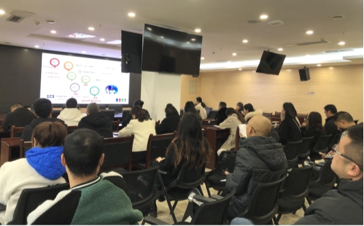 九游娱乐：新都区酒店住宿行业生活垃圾分类培训会顺利召开助力新都绿色环保新征程(图2)