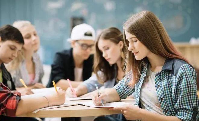 九游娱乐网站：如果你是普通家庭成绩一般我推荐俄罗斯出国留学低分可申请！(图2)