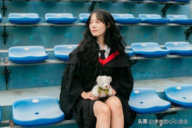 九游娱乐平台：现在用钱堆出来的留学生在国内几乎没有生存空间了(图2)