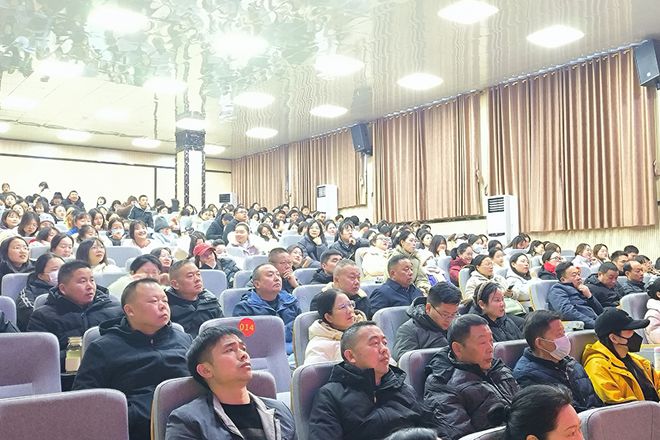九游娱乐网站:潢川县“国培计划(2024)”送教下乡精准培训项目总结提升及结业典礼隆重举行(图2)