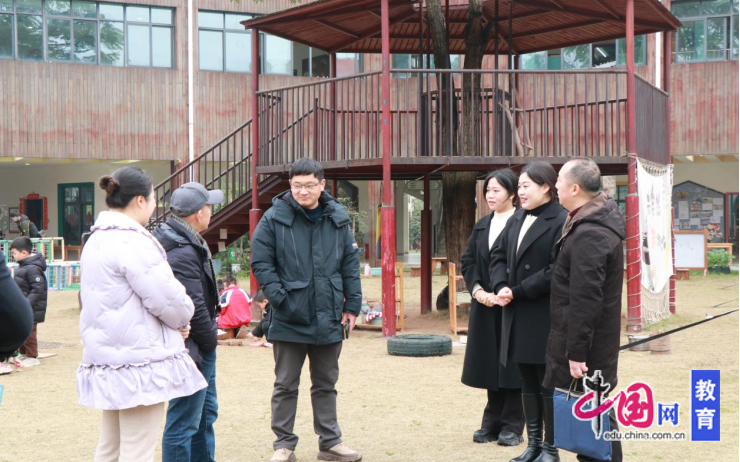 九游娱乐：专家引领致远航四川省教育学会课题效果检测暨培训会顺利召开(图2)