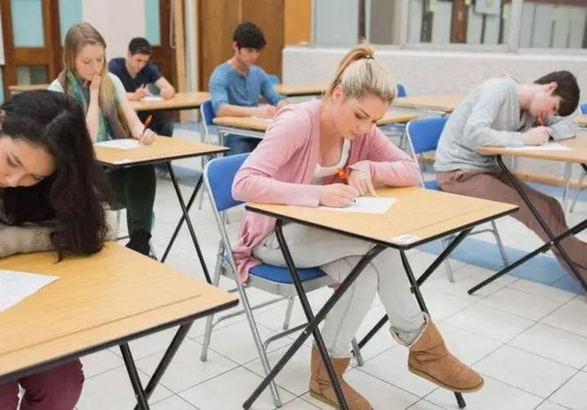九游娱乐：英国留学挂科了怎么办？还能毕业吗？这两个应对挂科的办法一定要知道！(图2)