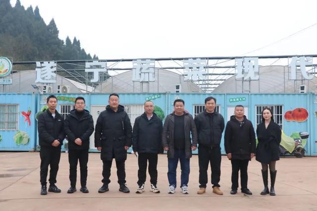九游娱乐网站：走进现代农业感受劳动魅力——遂宁四中开展劳动教育推进工作纪实(图8)
