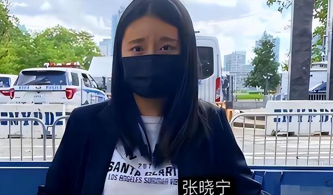 九游娱乐：为移民美国在联合国大楼举牌抹黑中国的张晓宁终于“圆梦”了(图2)